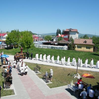 8 mai: Oneşti: Hramul sanctuarului "Fericitul Ieremia"
