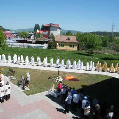 8 mai: Oneşti: Hramul sanctuarului "Fericitul Ieremia"