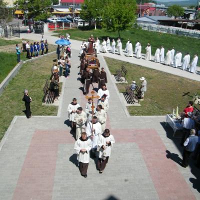 8 mai: Oneşti: Hramul sanctuarului "Fericitul Ieremia"