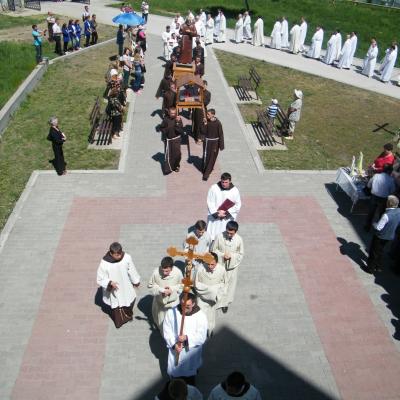8 mai: Oneşti: Hramul sanctuarului "Fericitul Ieremia"