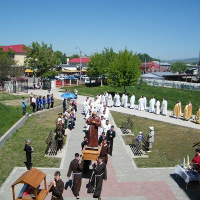 8 mai: Oneşti: Hramul sanctuarului "Fericitul Ieremia"