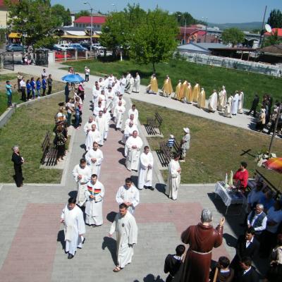 8 mai: Oneşti: Hramul sanctuarului "Fericitul Ieremia"
