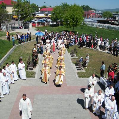 8 mai: Oneşti: Hramul sanctuarului "Fericitul Ieremia"