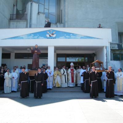 8 mai: Oneşti: Hramul sanctuarului "Fericitul Ieremia"