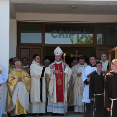 8 mai: Oneşti: Hramul sanctuarului "Fericitul Ieremia"