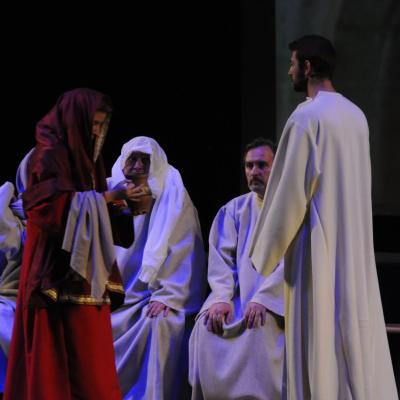 19 mai: Bacău: Piesa de teatru "Patimile, răstignirea şi învierea Domnului"