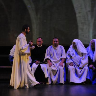 19 mai: Bacău: Piesa de teatru "Patimile, răstignirea şi învierea Domnului"