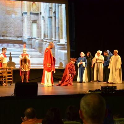 19 mai: Bacău: Piesa de teatru "Patimile, răstignirea şi învierea Domnului"