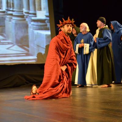 19 mai: Bacău: Piesa de teatru "Patimile, răstignirea şi învierea Domnului"