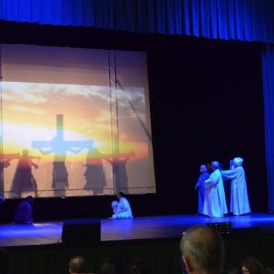 19 mai: Bacău: Piesa de teatru "Patimile, răstignirea şi învierea Domnului"
