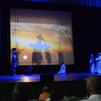 19 mai: Bacău: Piesa de teatru "Patimile, răstignirea şi învierea Domnului"