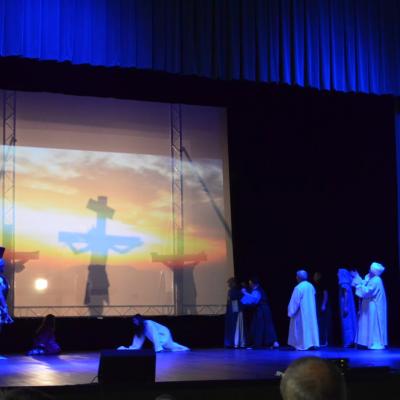 19 mai: Bacău: Piesa de teatru "Patimile, răstignirea şi învierea Domnului"