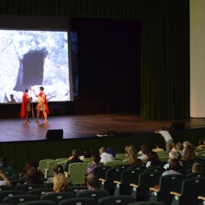 19 mai: Bacău: Piesa de teatru "Patimile, răstignirea şi învierea Domnului"