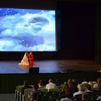 19 mai: Bacău: Piesa de teatru "Patimile, răstignirea şi învierea Domnului"