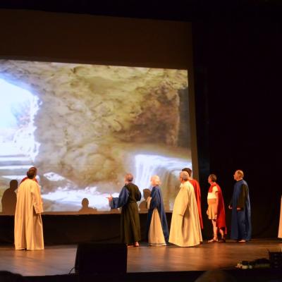 19 mai: Bacău: Piesa de teatru "Patimile, răstignirea şi învierea Domnului"