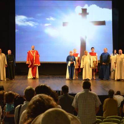 19 mai: Bacău: Piesa de teatru "Patimile, răstignirea şi învierea Domnului"