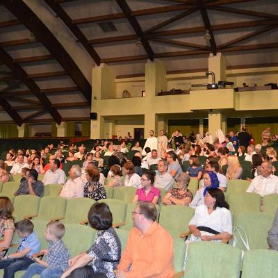 19 mai: Bacău: Piesa de teatru "Patimile, răstignirea şi învierea Domnului"