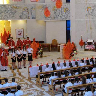 19 mai: Iaşi: Administrarea Mirului în Parohia Iaşi "Adormirea Maicii Domnului"