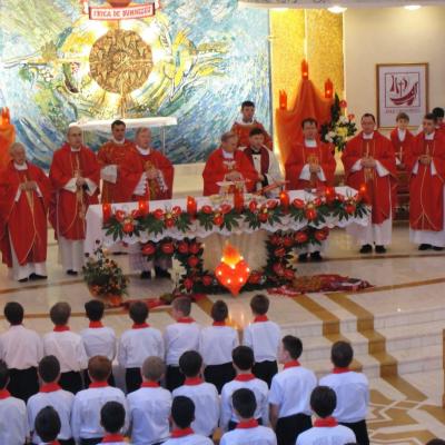 19 mai: Iaşi: Administrarea Mirului în Parohia Iaşi "Adormirea Maicii Domnului"