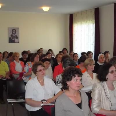 25 mai: Traian (NT): Simpozionul naţional "La şcoala credinţei: familia înrădăcinată în credinţă"