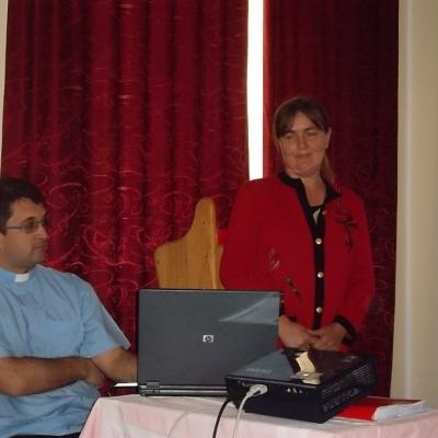 25 mai: Traian (NT): Simpozionul naţional "La şcoala credinţei: familia înrădăcinată în credinţă"
