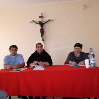 25 mai: Traian (NT): Simpozionul naţional "La şcoala credinţei: familia înrădăcinată în credinţă"