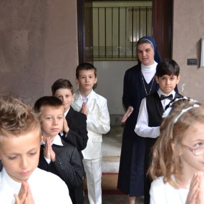 26 mai: Roma: Prima sfântă Împărtăşanie la copiii români