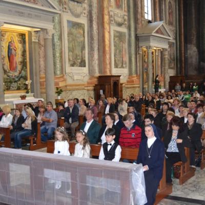26 mai: Roma: Prima sfântă Împărtăşanie la copiii români