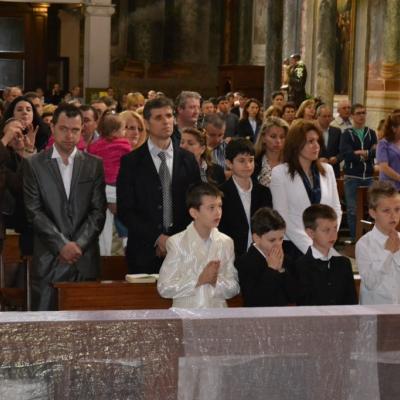 26 mai: Roma: Prima sfântă Împărtăşanie la copiii români