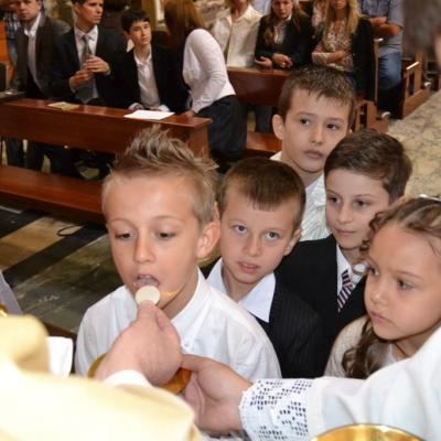 26 mai: Roma: Prima sfântă Împărtăşanie la copiii români
