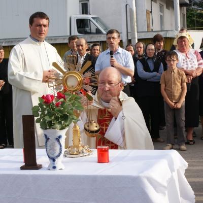 26 mai: Tămăşeni: Prima Sfântă Împărtăşanie şi procesiune