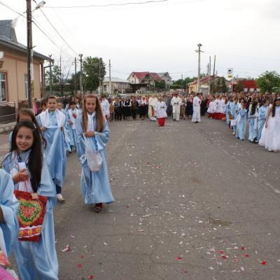 26 mai: Tămăşeni: Prima Sfântă Împărtăşanie şi procesiune