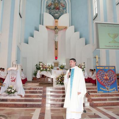 26 mai: Tămăşeni: Prima Sfântă Împărtăşanie şi procesiune