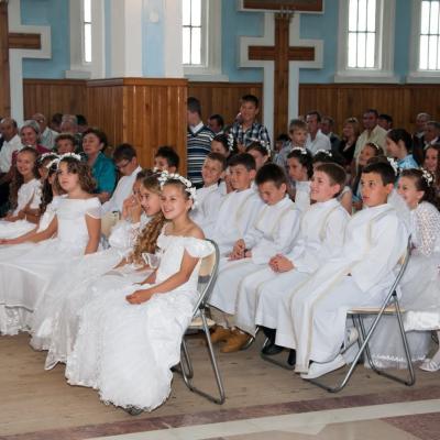 26 mai: Tămăşeni: Prima Sfântă Împărtăşanie şi procesiune