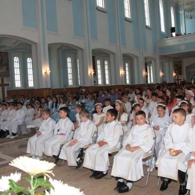 26 mai: Tămăşeni: Prima Sfântă Împărtăşanie şi procesiune