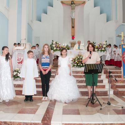 26 mai: Tămăşeni: Prima Sfântă Împărtăşanie şi procesiune