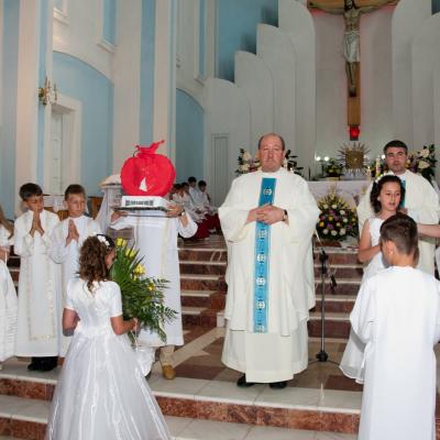 26 mai: Tămăşeni: Prima Sfântă Împărtăşanie şi procesiune