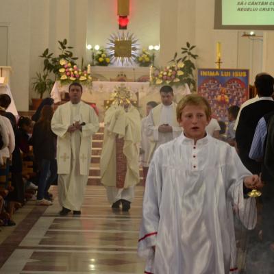 26 mai: Tămăşeni: Prima Sfântă Împărtăşanie şi procesiune