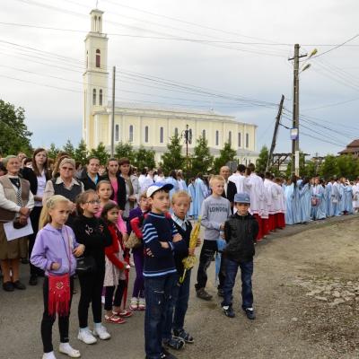 26 mai: Tămăşeni: Prima Sfântă Împărtăşanie şi procesiune