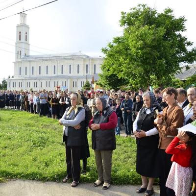 26 mai: Tămăşeni: Prima Sfântă Împărtăşanie şi procesiune