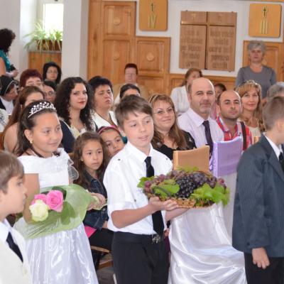 26 mai: Târgu Ocna: Prima sfântă Împărtăşanie
