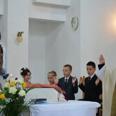 26 mai: Târgu Ocna: Prima sfântă Împărtăşanie