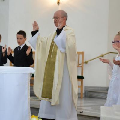 26 mai: Târgu Ocna: Prima sfântă Împărtăşanie