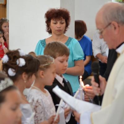 26 mai: Târgu Ocna: Prima sfântă Împărtăşanie