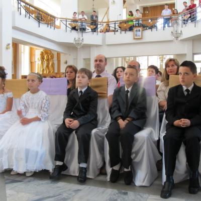 26 mai: Târgu Ocna: Prima sfântă Împărtăşanie