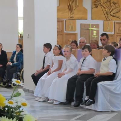 26 mai: Târgu Ocna: Prima sfântă Împărtăşanie