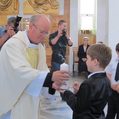 26 mai: Târgu Ocna: Prima sfântă Împărtăşanie