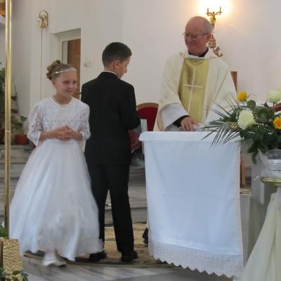 26 mai: Târgu Ocna: Prima sfântă Împărtăşanie