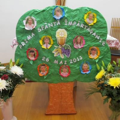 26 mai: Târgu Ocna: Prima sfântă Împărtăşanie