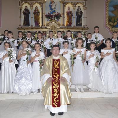 26 mai: Huşi Corni: Prima Sfântă Împărtăşanie